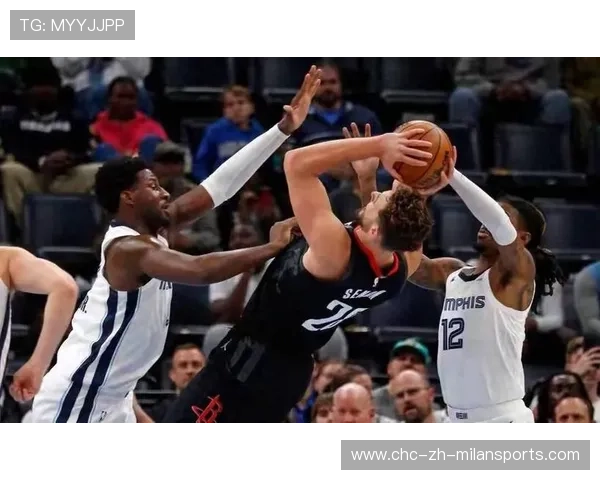 球队在防守回合中通过沟通减少对手空位机会，球队防守效率