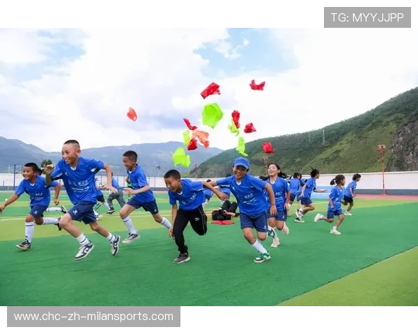 足球联赛在青训扶持中鼓励多俱乐部联合培养与比赛平台，足球俱乐部青训招生